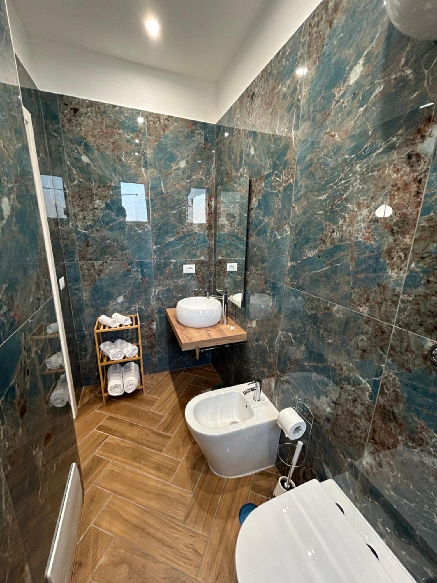 Savior Deluxe Rooms Неаполь Экстерьер фото