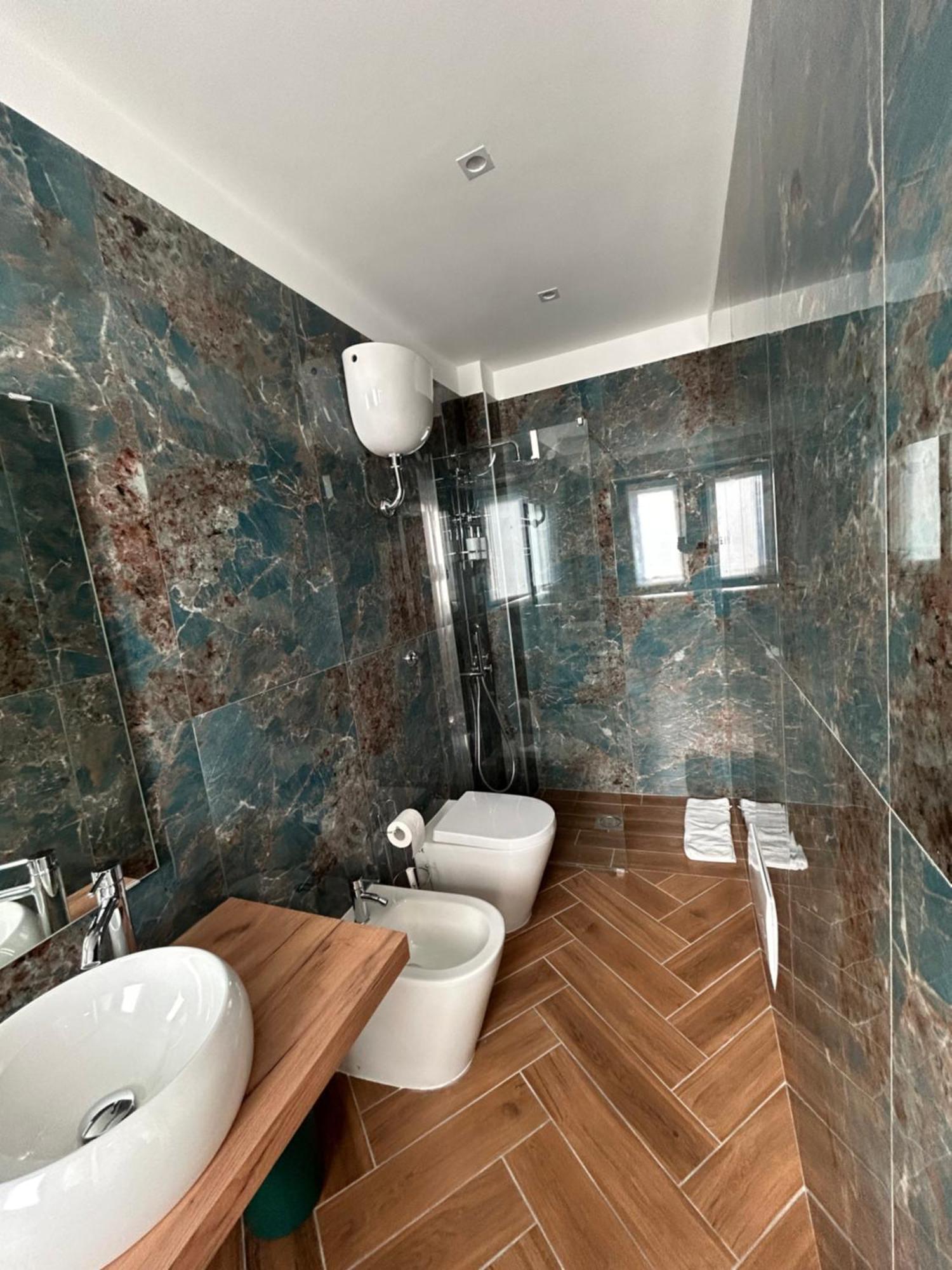 Savior Deluxe Rooms Неаполь Экстерьер фото