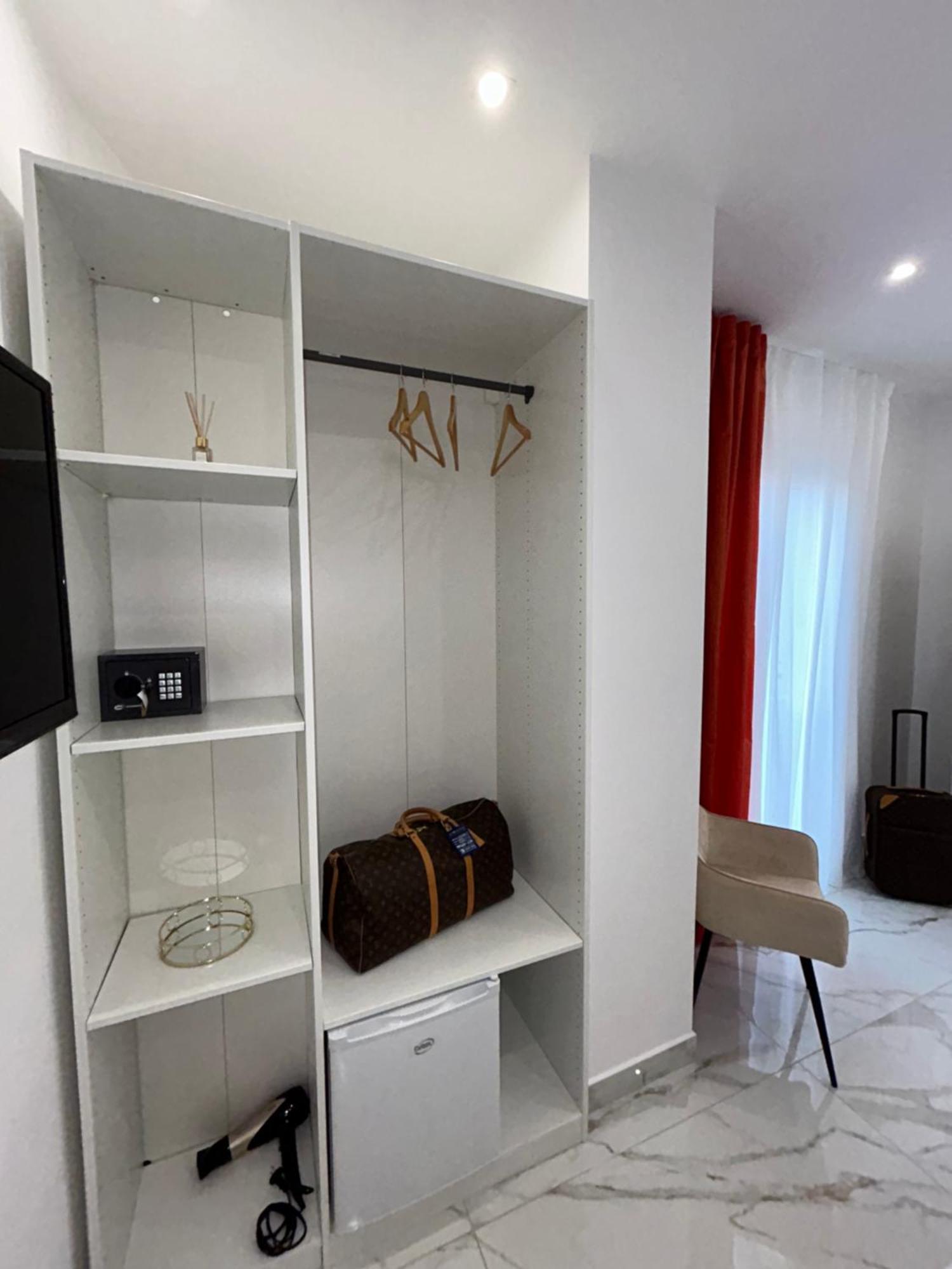 Savior Deluxe Rooms Неаполь Экстерьер фото