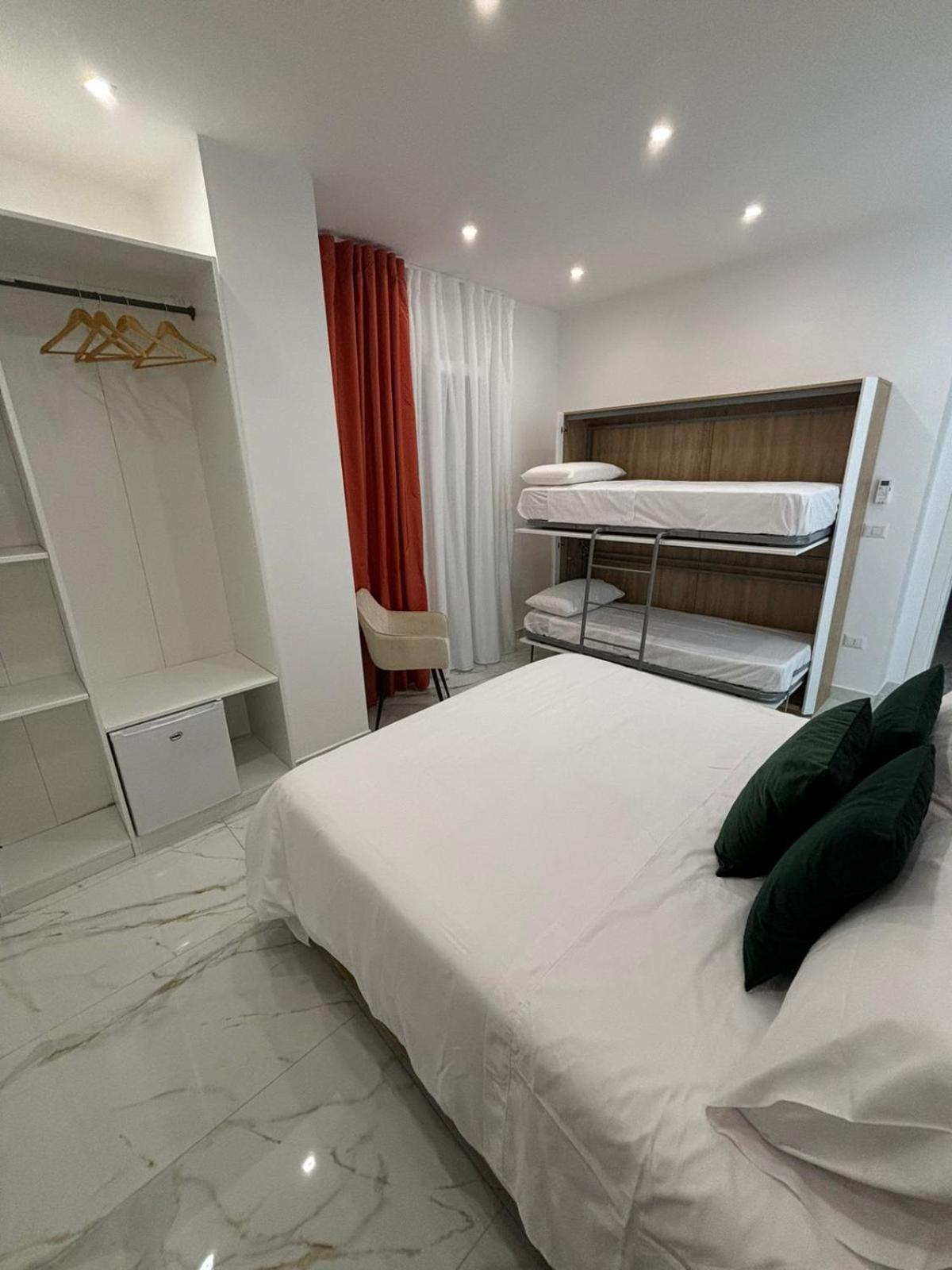 Savior Deluxe Rooms Неаполь Экстерьер фото