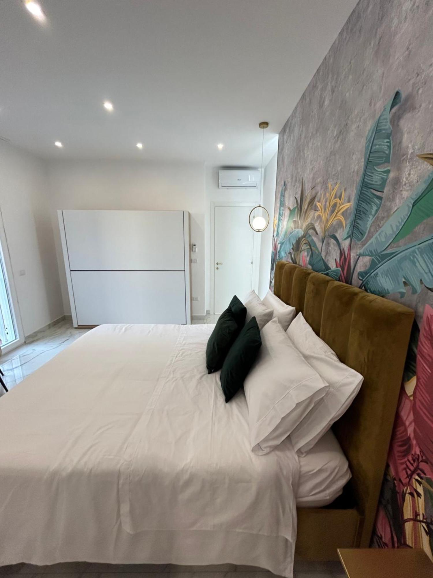 Savior Deluxe Rooms Неаполь Экстерьер фото