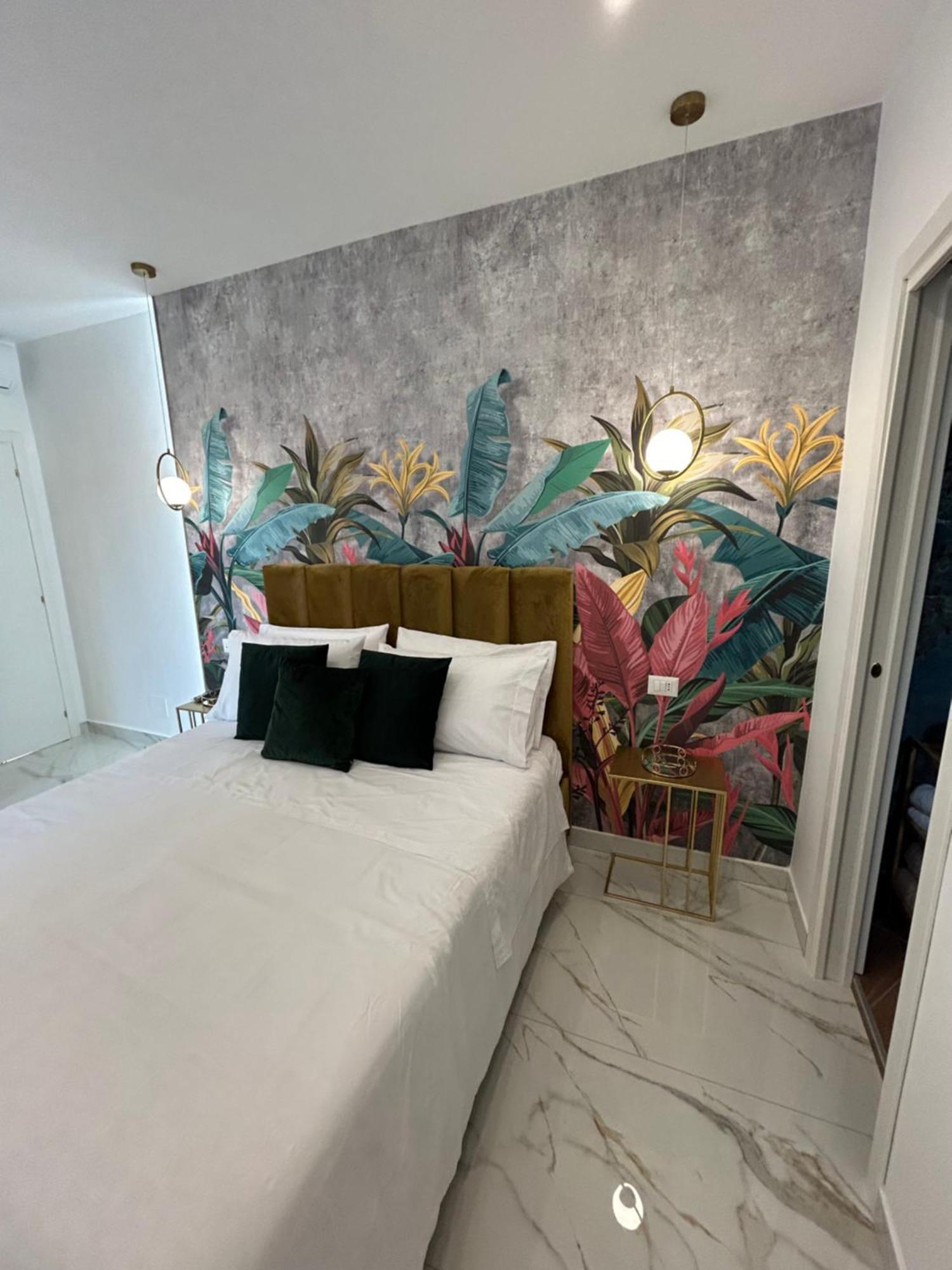 Savior Deluxe Rooms Неаполь Экстерьер фото