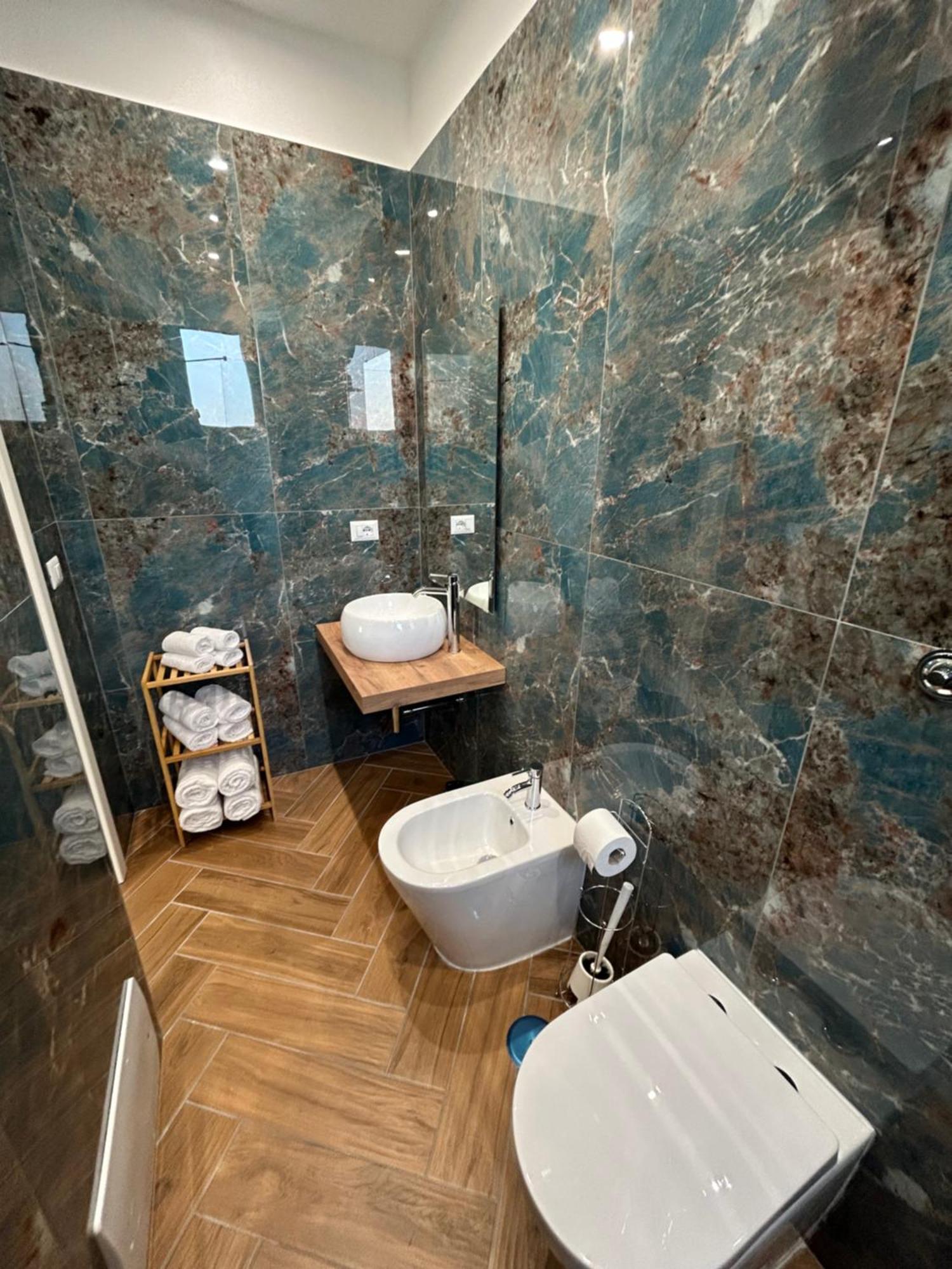 Savior Deluxe Rooms Неаполь Экстерьер фото