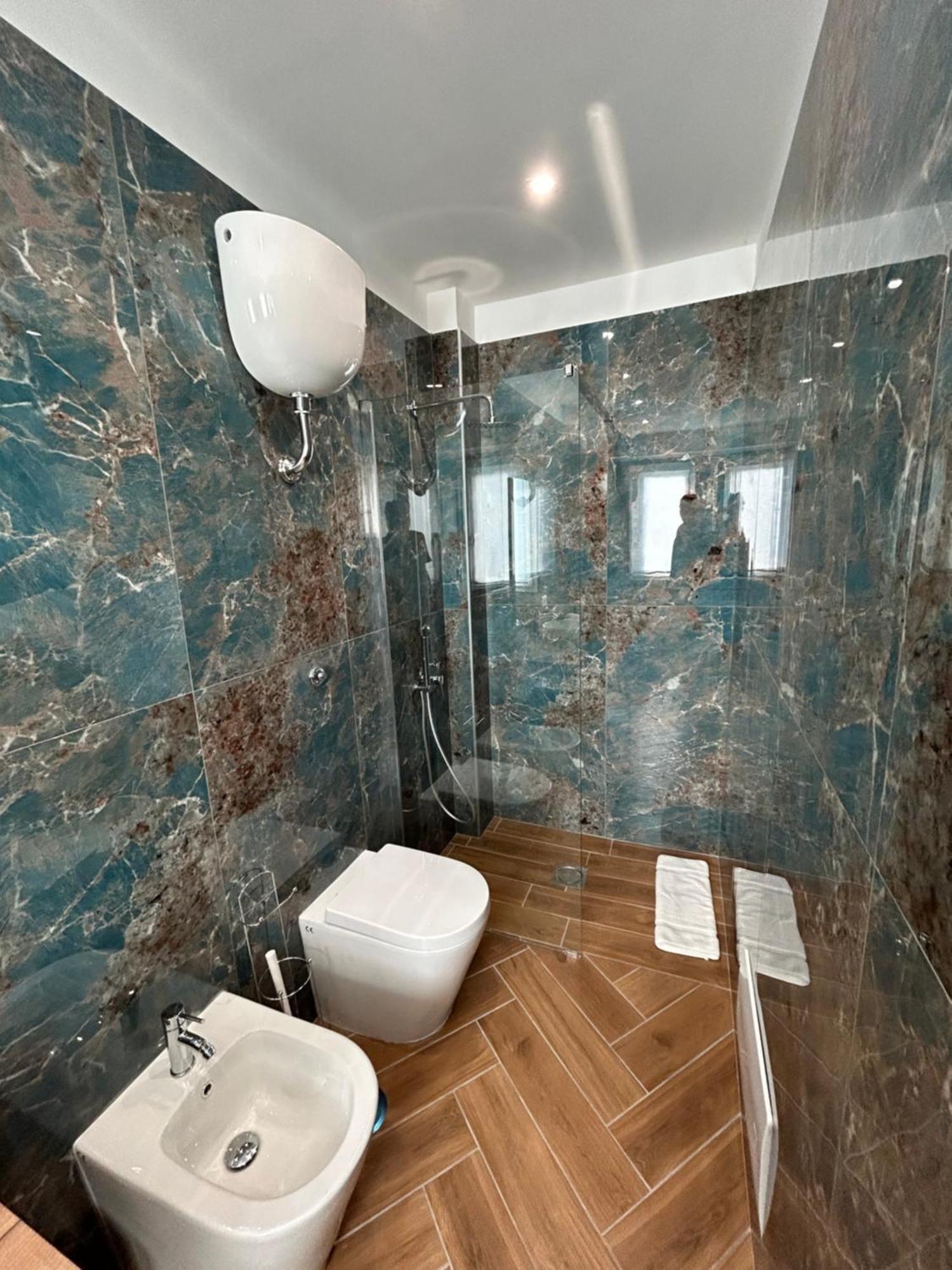 Savior Deluxe Rooms Неаполь Экстерьер фото